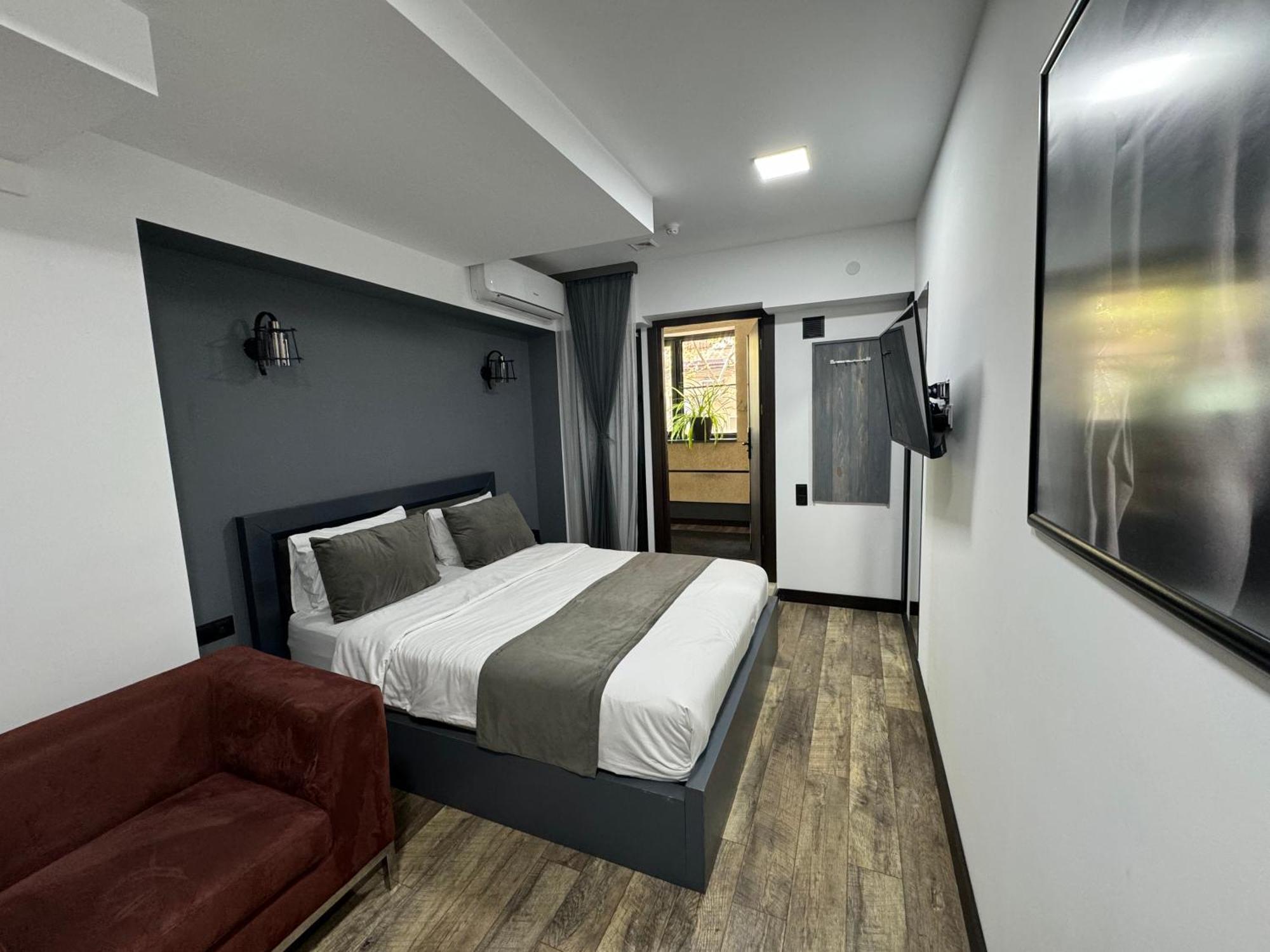 Monk House Hotel Yerevan Ngoại thất bức ảnh