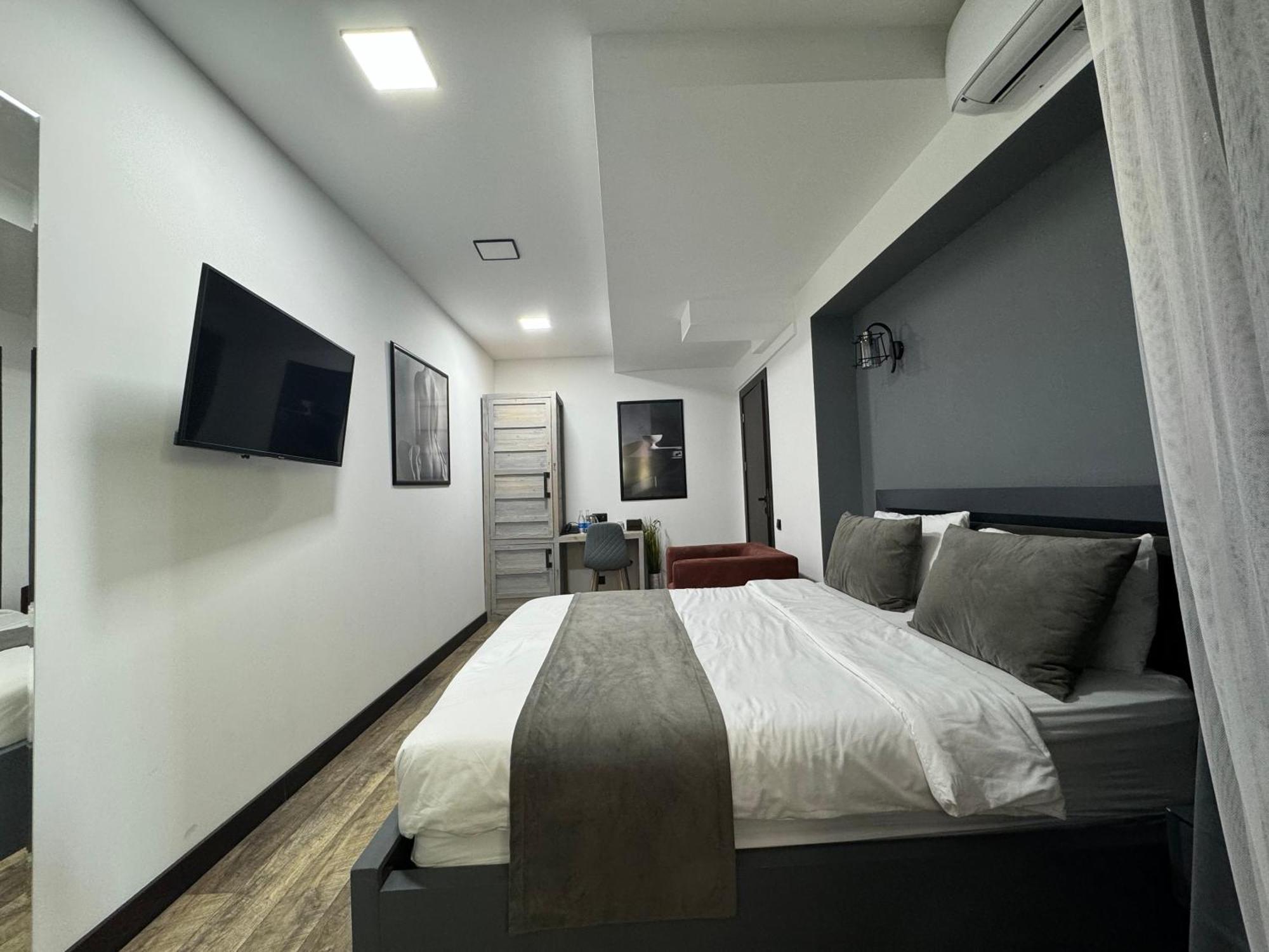 Monk House Hotel Yerevan Ngoại thất bức ảnh