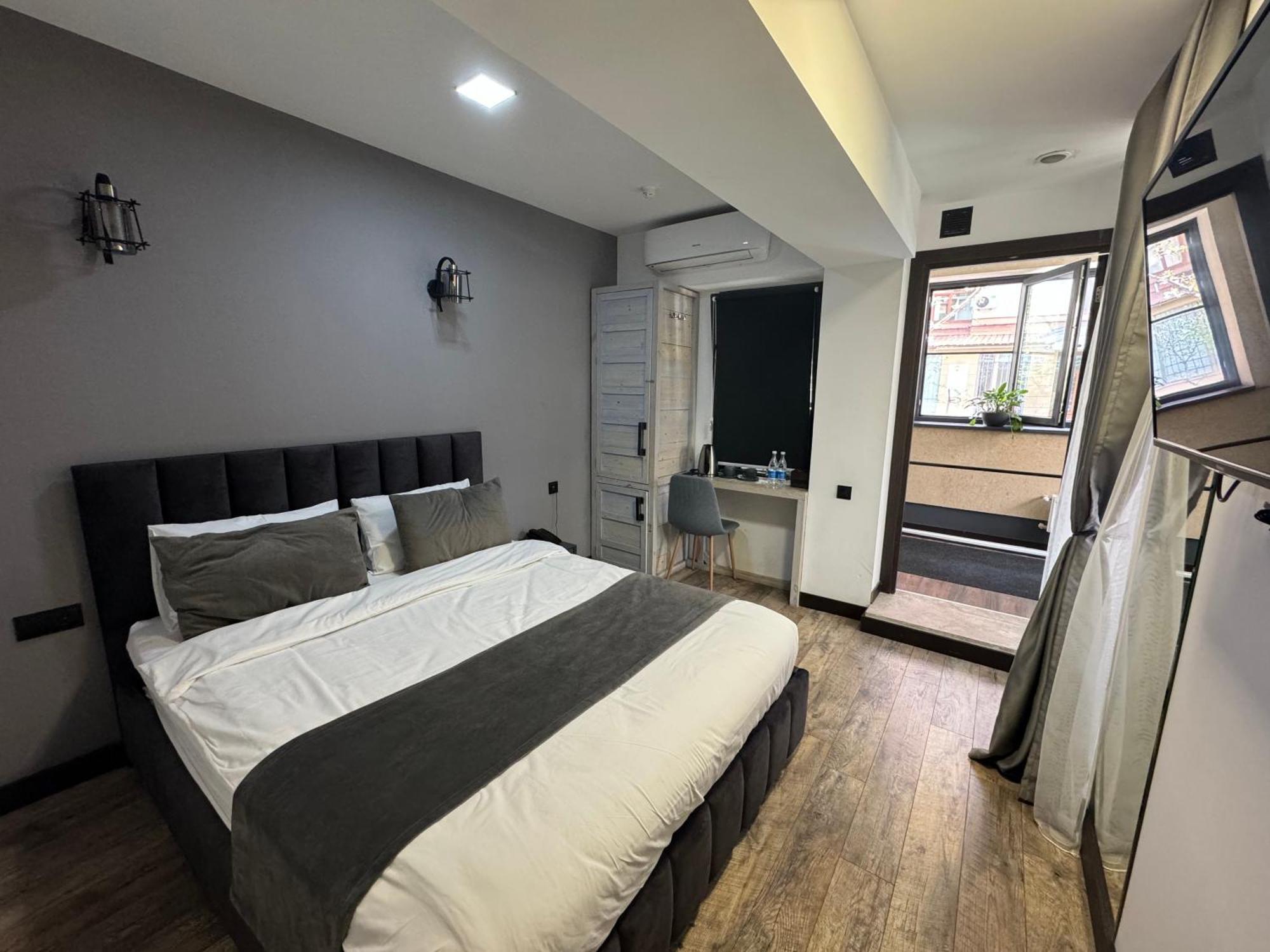 Monk House Hotel Yerevan Ngoại thất bức ảnh